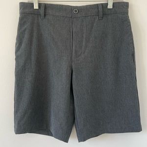 NWOT: Izod Advantage Performance hybrid shorts